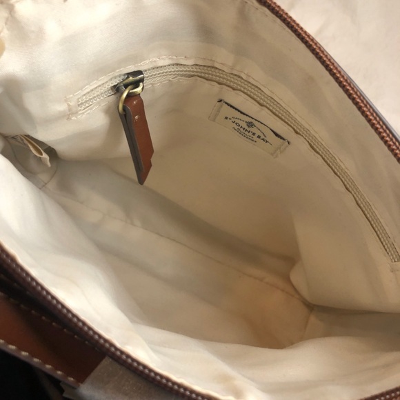 St John’s Bay bundle. Crossbody, tee and long sleeve tee Medium. - Picture 10 of 16